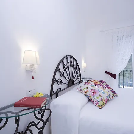 La Valle Delle Ferriere فندق مبيت وإفطار 2*