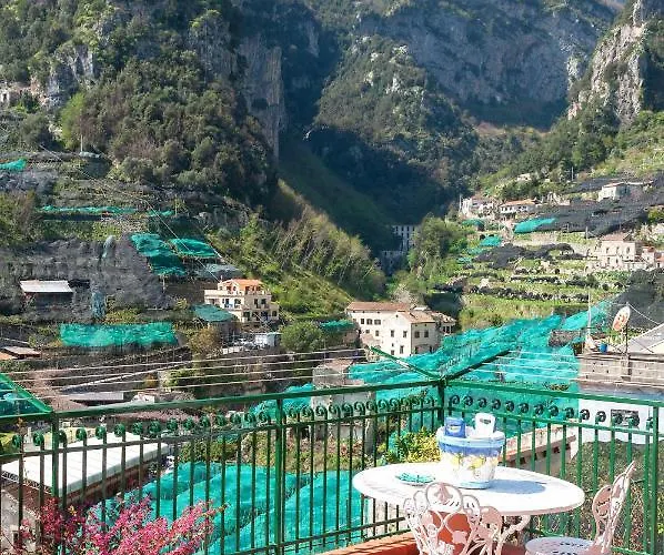 לינה וארוחת בוקר La Valle Delle Ferriere 4*