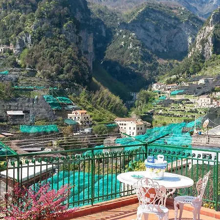 ベッド・アンド・ブレックファスト ラ ヴァッレ デッレ フェッリエーレ 4*