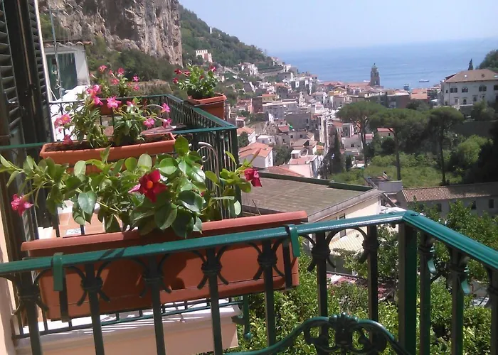 فندق مبيت وإفطار La Valle Delle Ferriere 4*